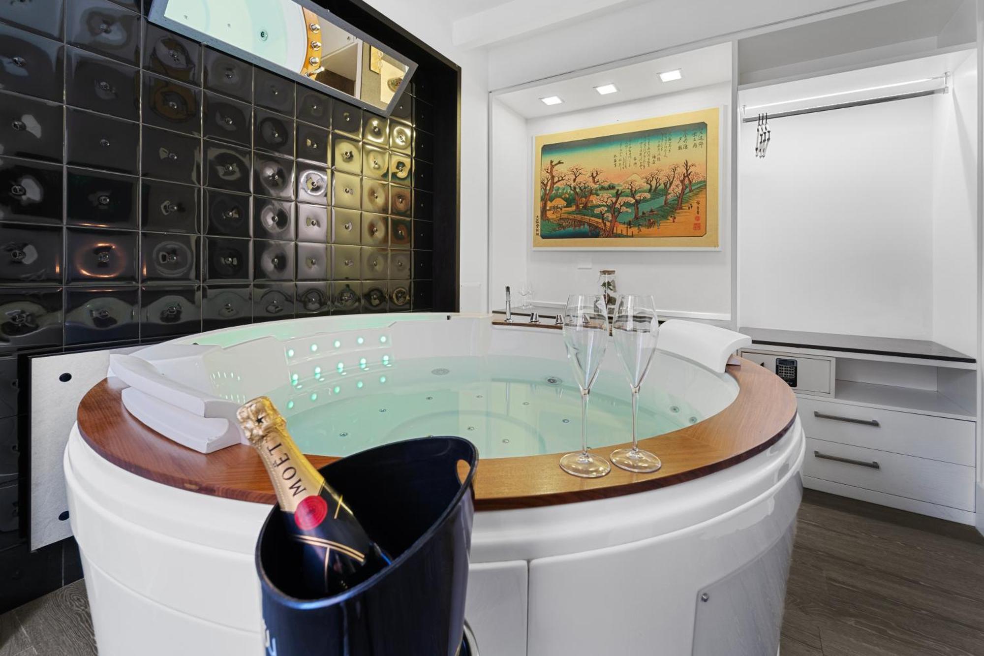 Ukiyo Suites And Rooms Кальяри Экстерьер фото